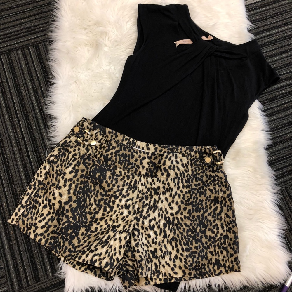 Cache Sz. 4 Leopard Dress Shorts